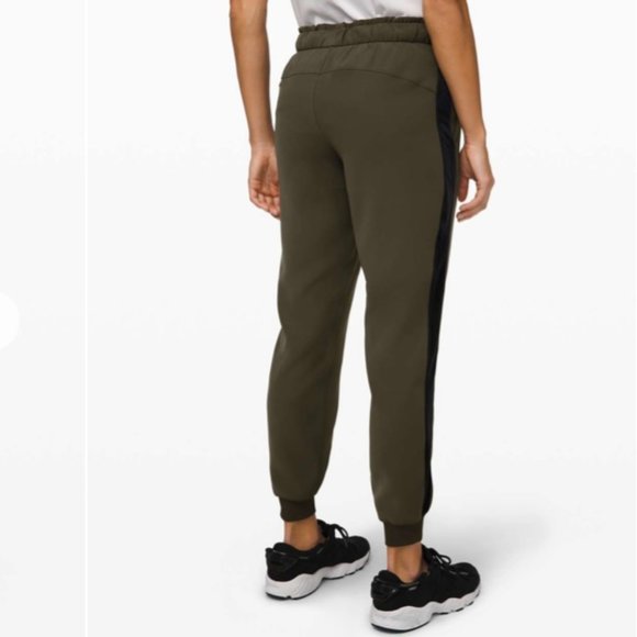 Lululemon On The Fly Jogger Velvet Trim Olive Sz 4 - Picture 2 of 13